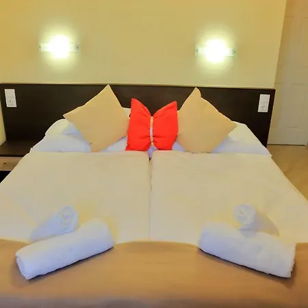 Maria Апартаменты Печ